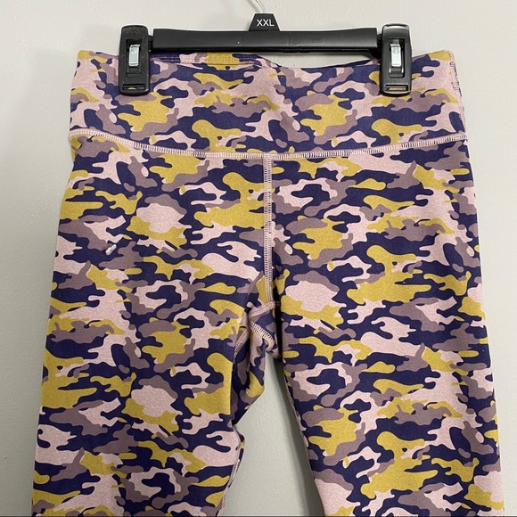 Lime Lite Camo Fabletics Mid Rise Leggings - Picture 2 of 6